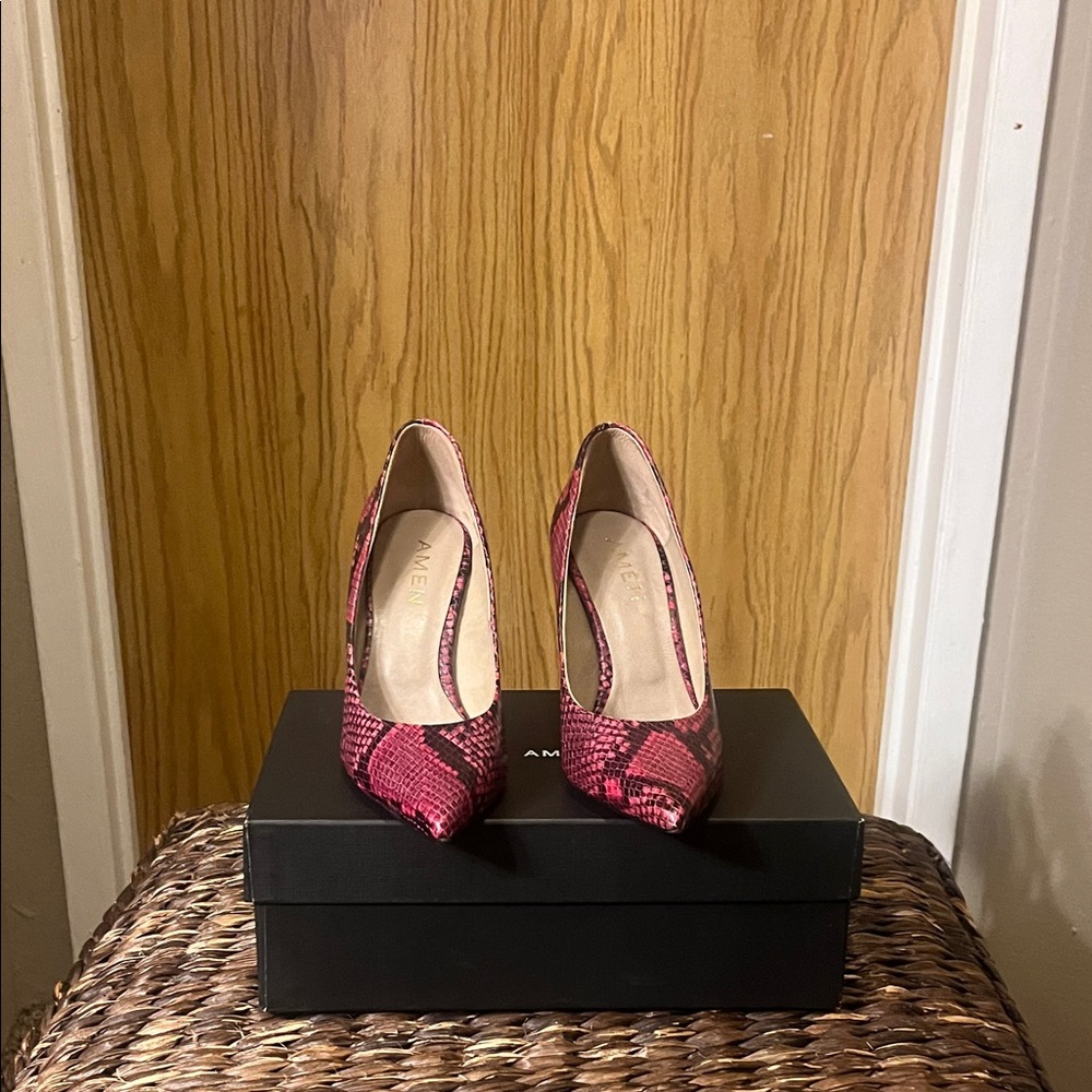 Elegant Pink Patterned Heels